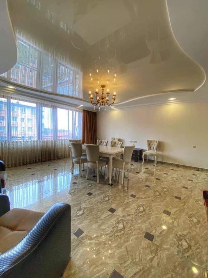 Apartment Dolphin Батумі Екстер'єр фото
