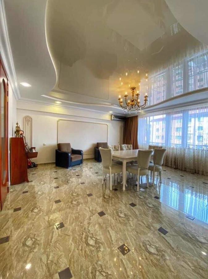 Apartment Dolphin Батумі Екстер'єр фото