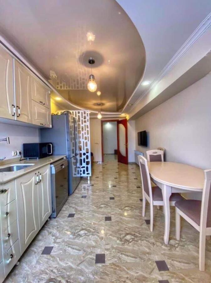 Apartment Dolphin Батумі Екстер'єр фото
